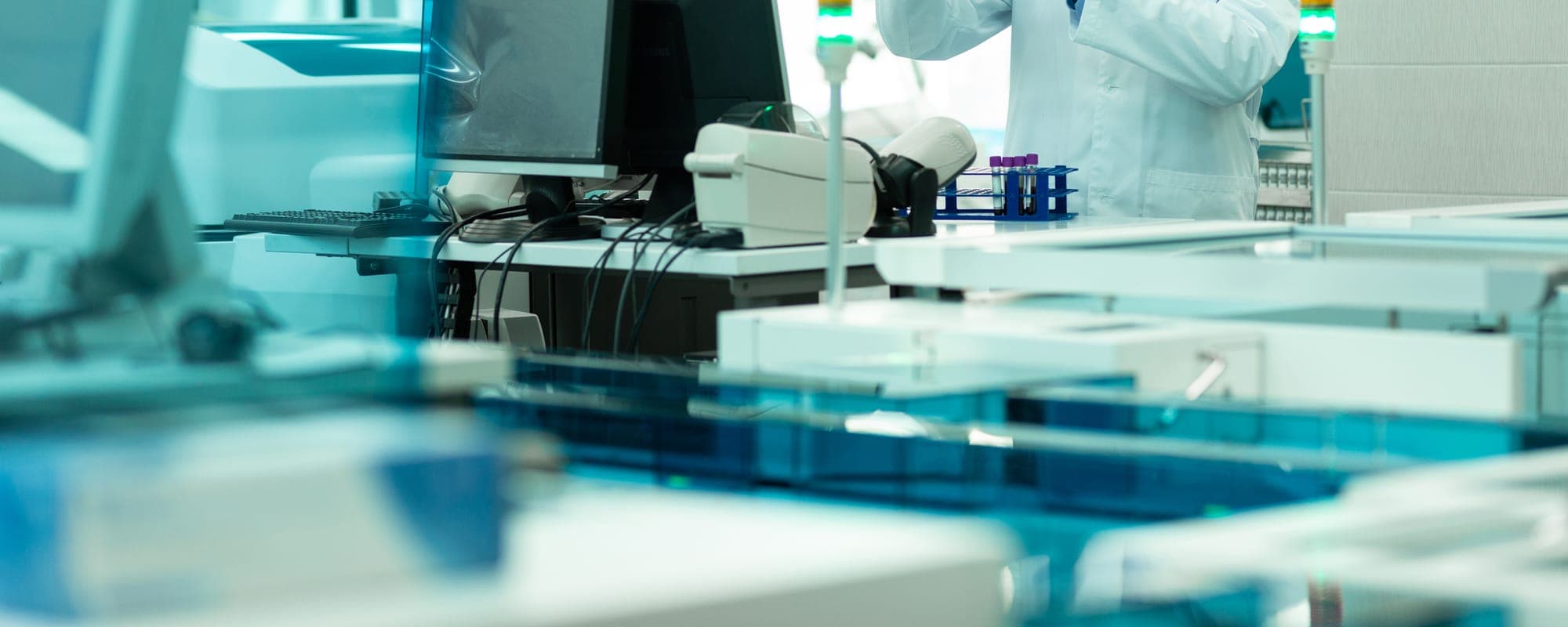 Equipos de análisis en el laboratorio clínico