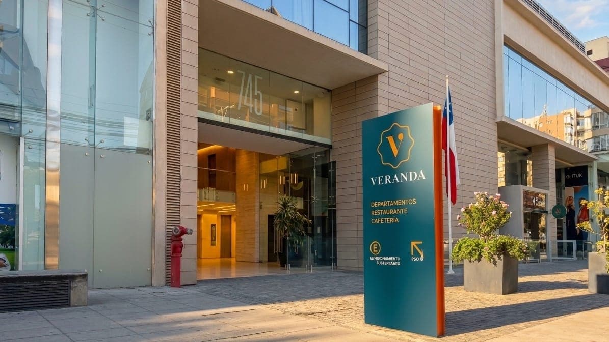 Acceso al Edificio Veranda, en 6 Norte 745, donde funciona Sports Casa Central